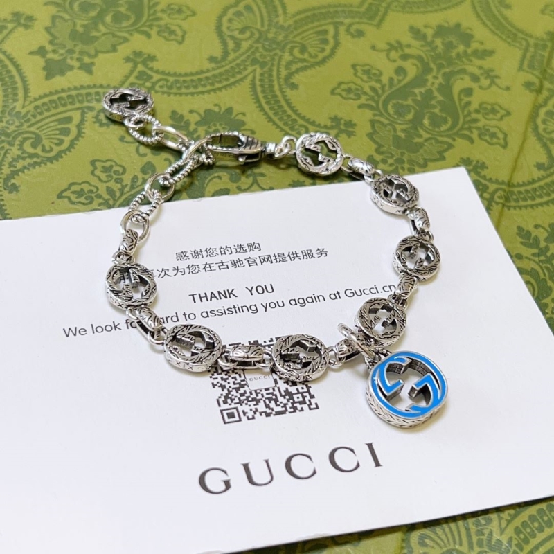G*u*i bracelets